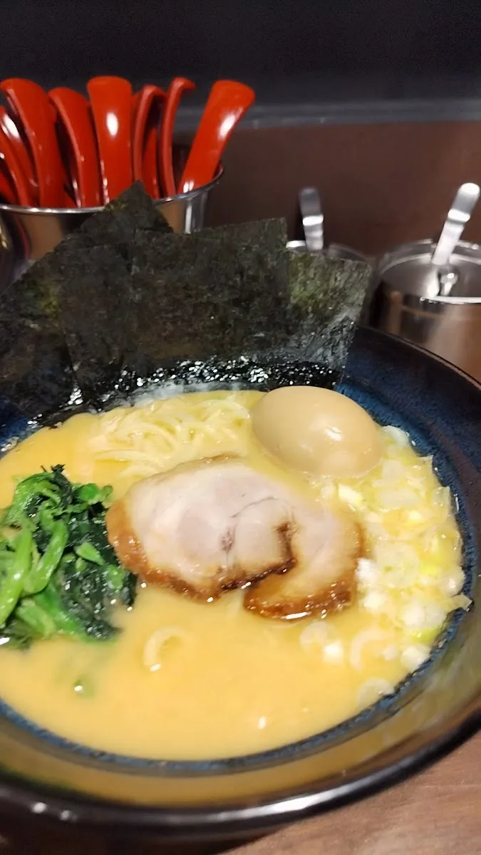 横浜家系ラーメン 三浦商店 新橋店 · 2